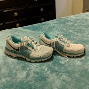 Women's nike 8.5 dual fusion tennis shoes